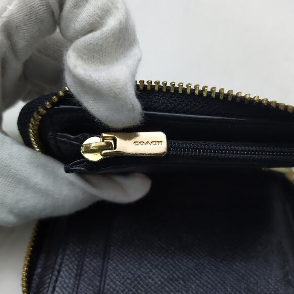 Coach Black Leather Zip Around Credit Card Square Wallet - Picture 12 of 13